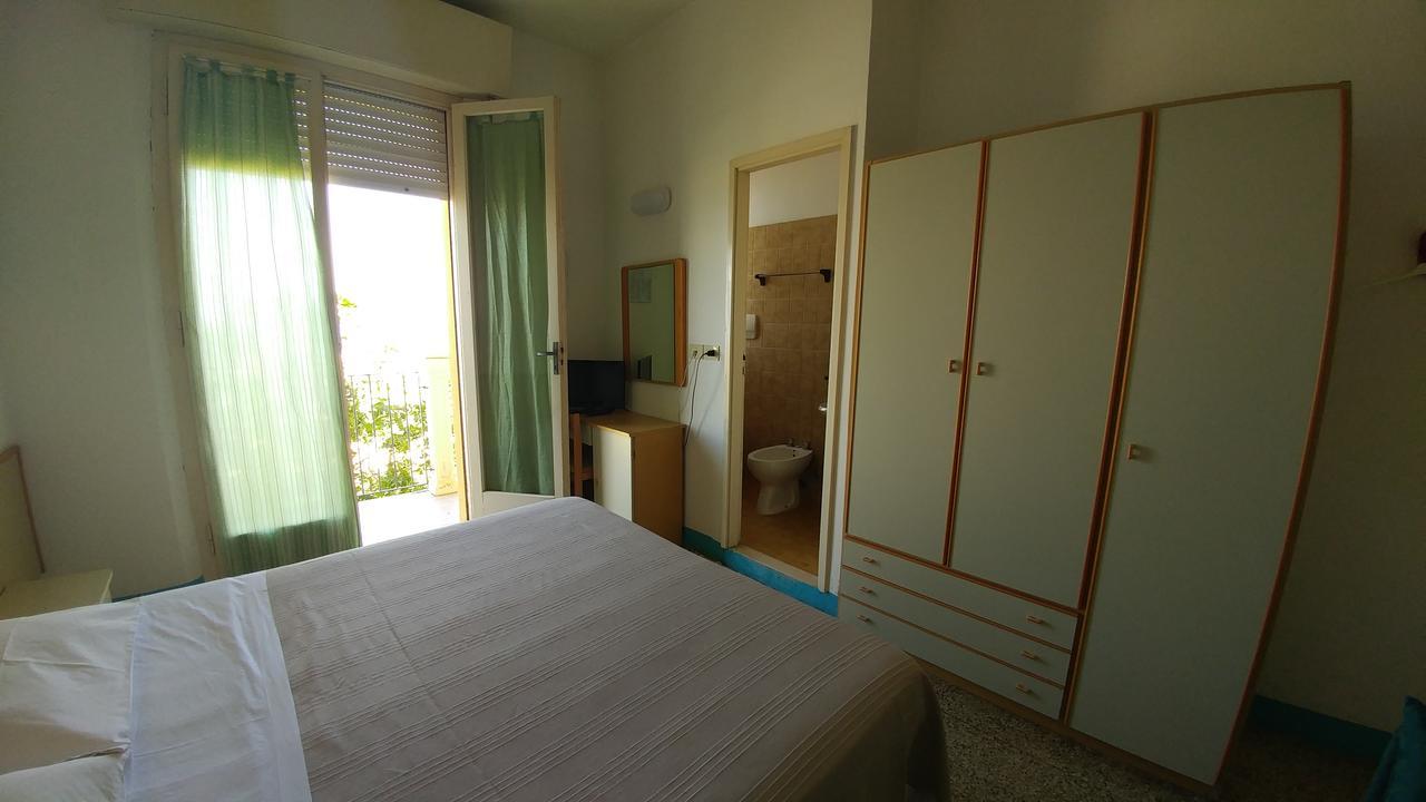 Hotel Capitol Ріміні Екстер'єр фото