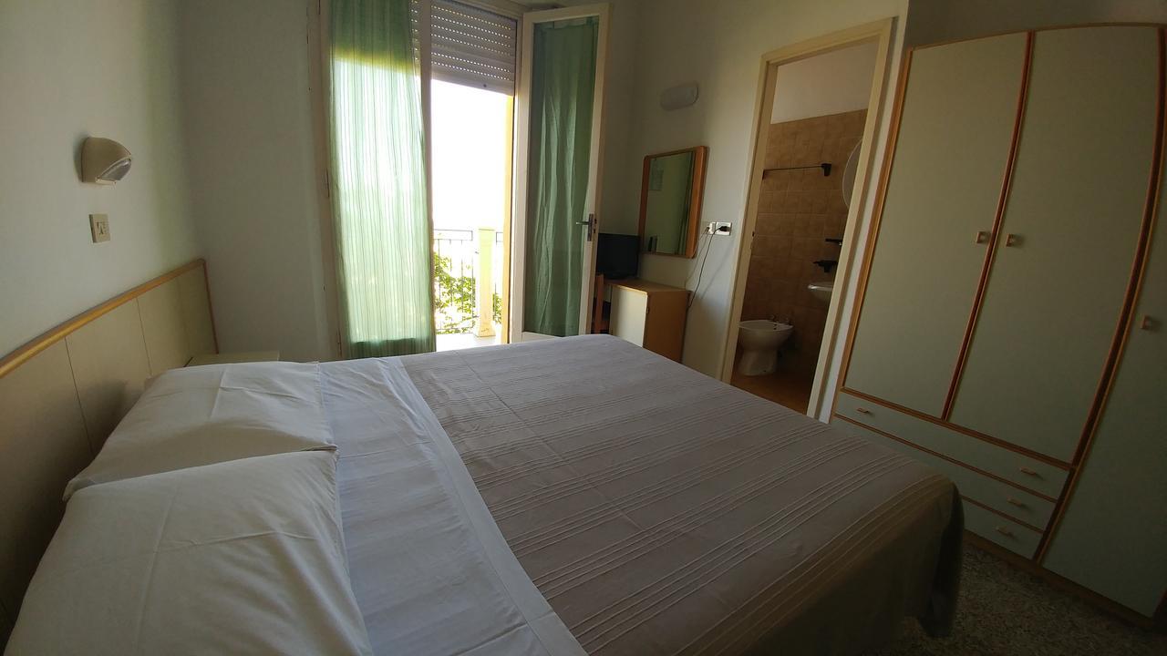 Hotel Capitol Ріміні Екстер'єр фото