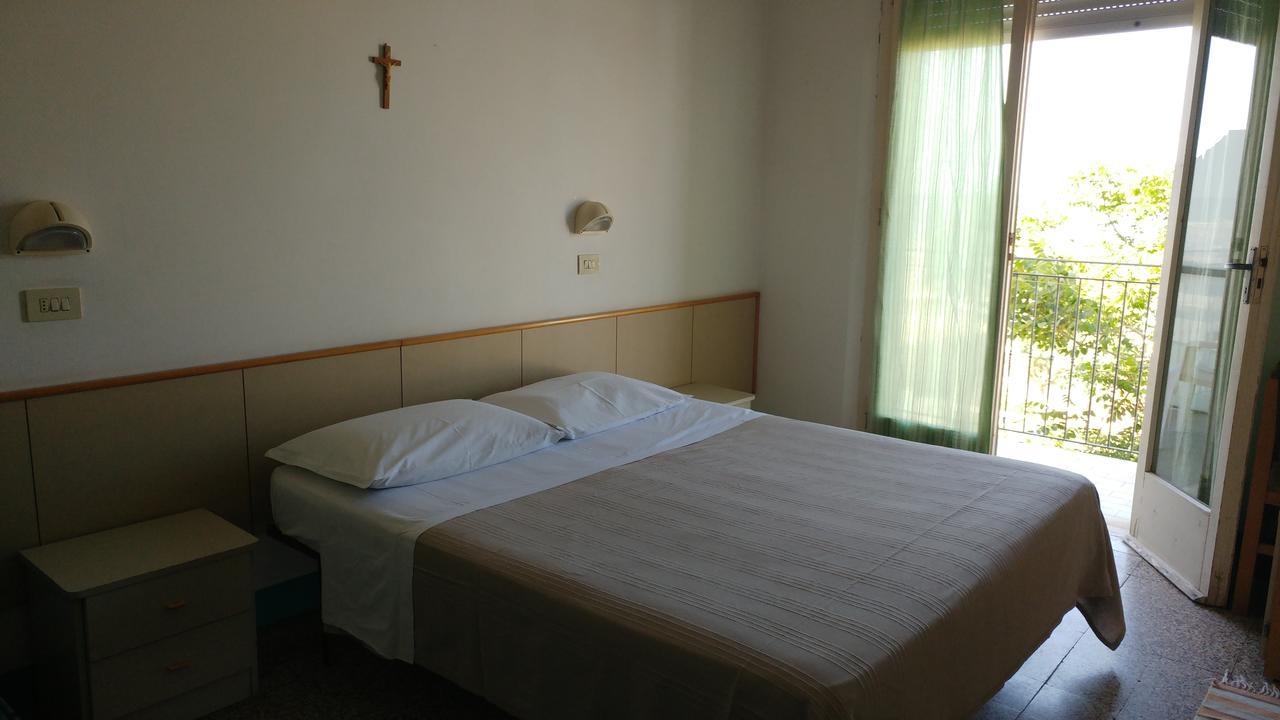 Hotel Capitol Ріміні Екстер'єр фото